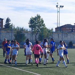 Ari, Sara, Jara y Jimena, jugadoras del Primera Regional del Cosmos Aragón, se entrenan con la Selección