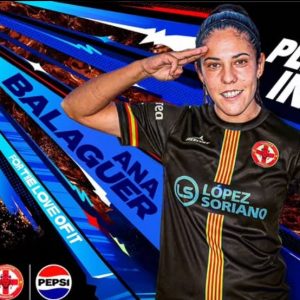 Ana Balaguer, fuerza y corazón del Cosmos Aragón, renueva por cuarta temporada