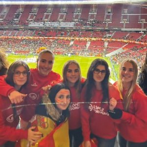 España deslumbra y vence 3-0 a Alemania en la Nations League con presencia destacada del Cosmos Aragón en la grada